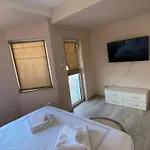 Centrally Located In Lejlighed